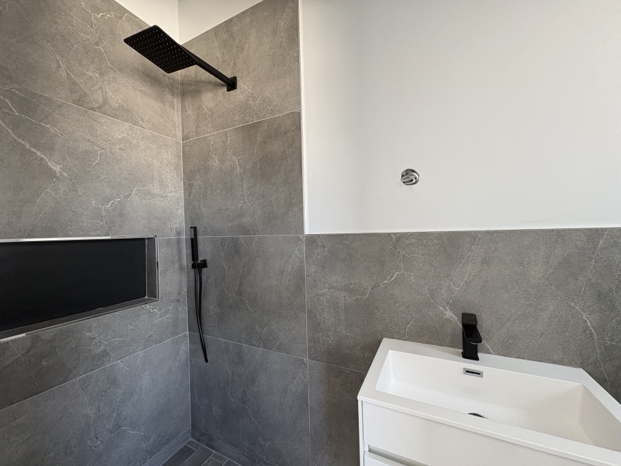 5 Bedroom Property for Sale in Sandown Western Cape